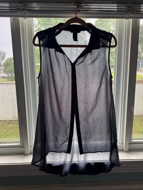 H&M Sheer Sleeveless Button-Down Blouse in Grey